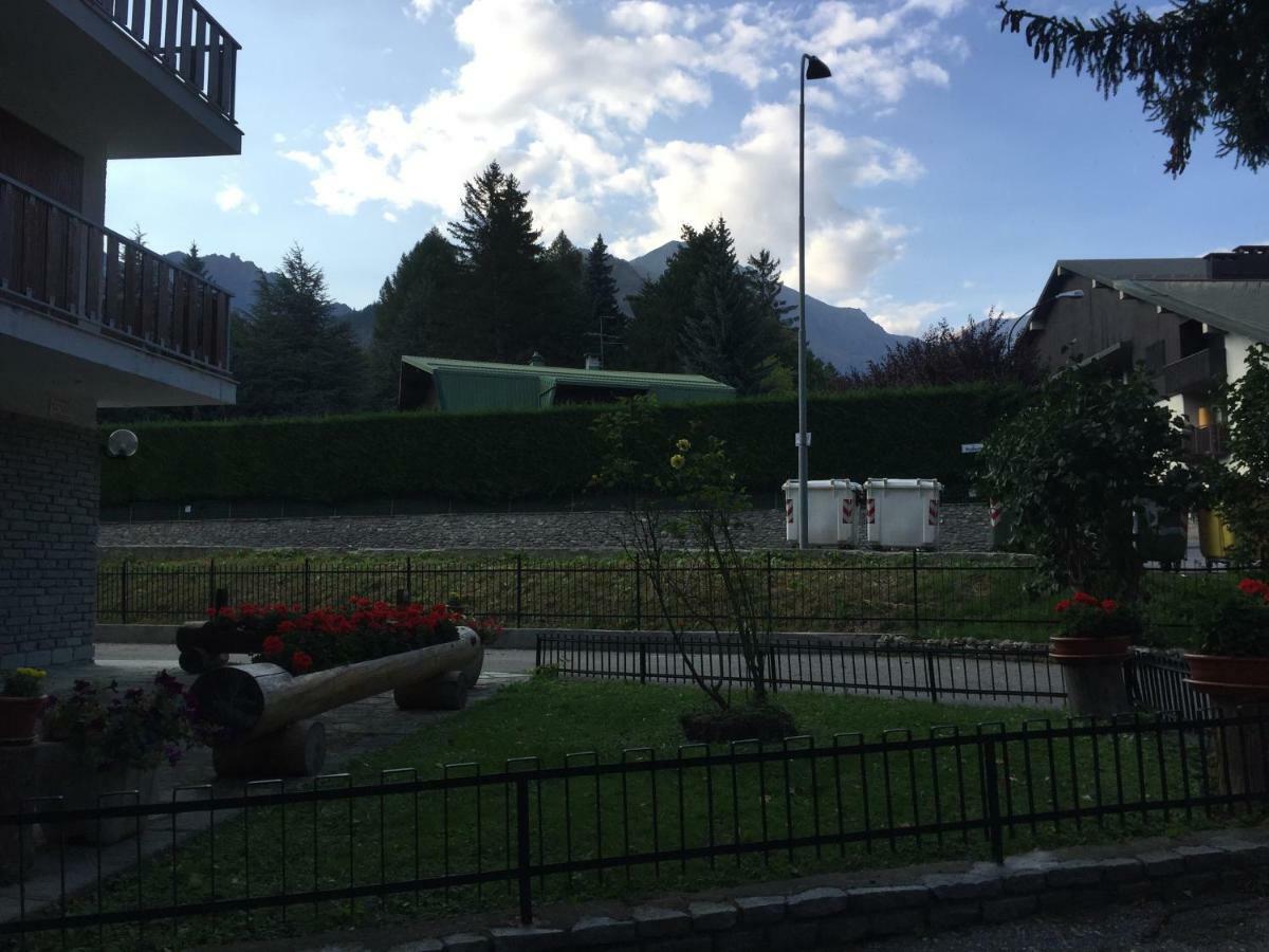Elegante Appartamento In Centro A Bardonecchia Exterior foto